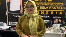 Yuyun Candra Wati Merintis karir sebagai paralegal mengadvokasi rakyat.