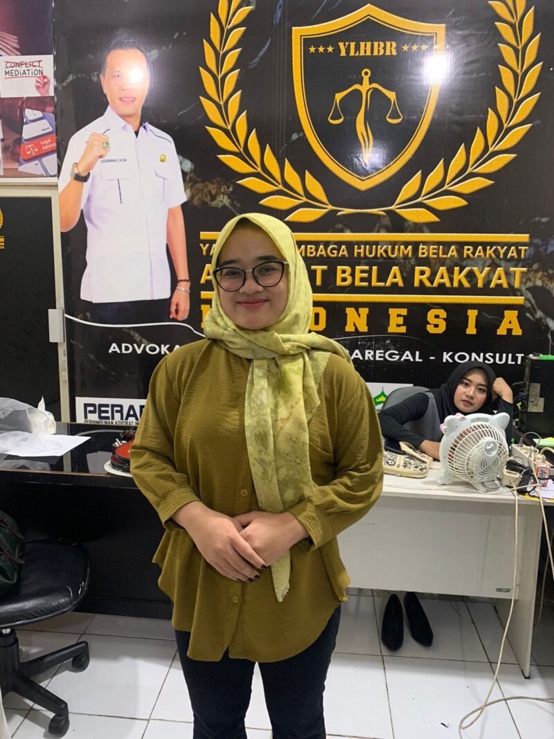 Yuyun Candra Wati Merintis karir sebagai paralegal mengadvokasi rakyat.