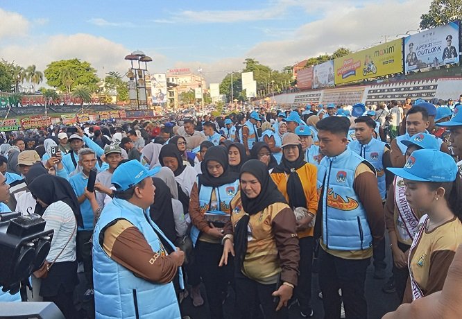 Gelaran APEKSI Outlook 2025 berlangsung meriah. Walikota Bandar Lampung Eva Dwiana menyuguhkan sajian kuliner produksi UMKM setempat, juga mengajak para walikota dari 56 daerah se-Indonesia menyaksikan pemandangan kota. 